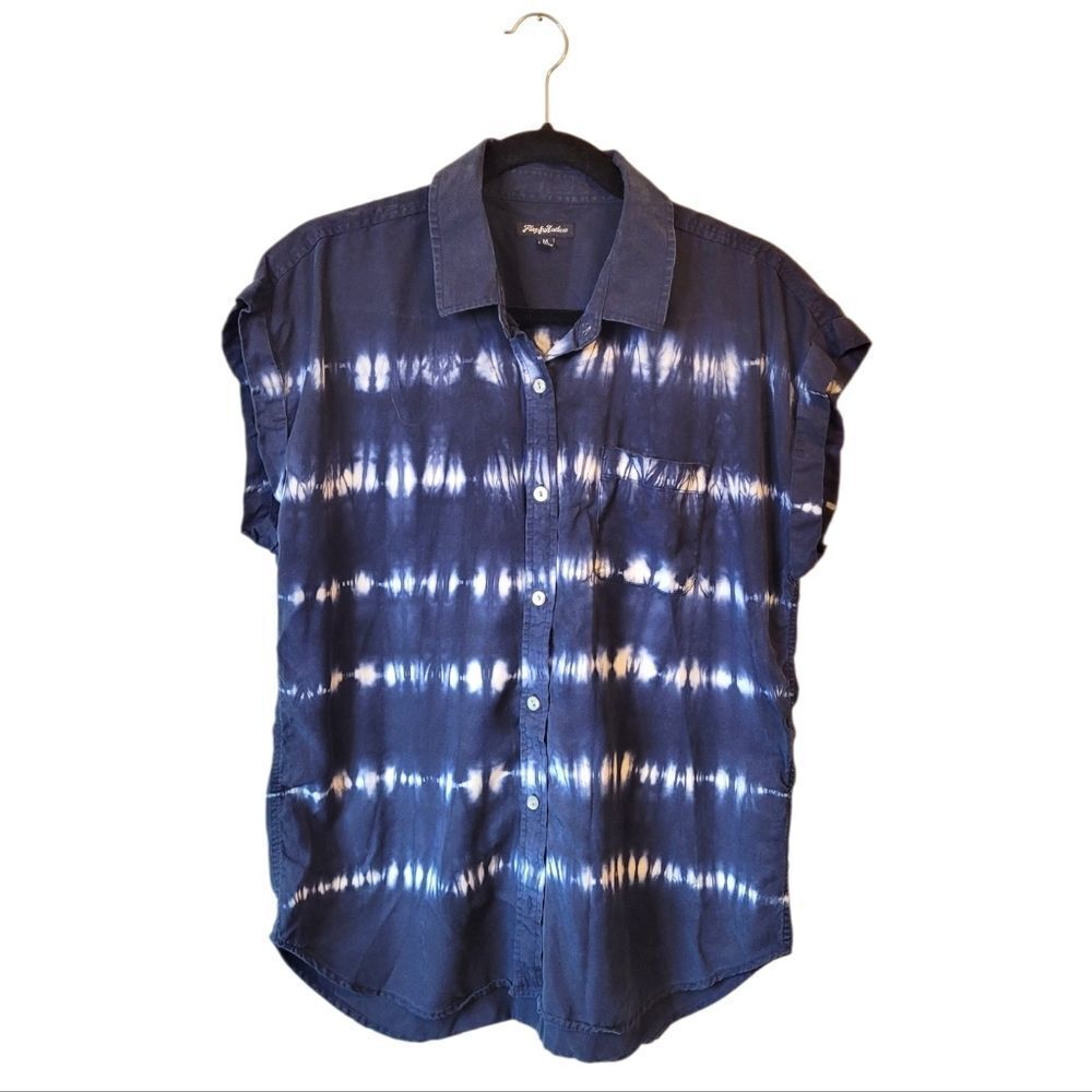 Flag & Anthem Women's Navy Blue & White Tie Dye Blouse Size M